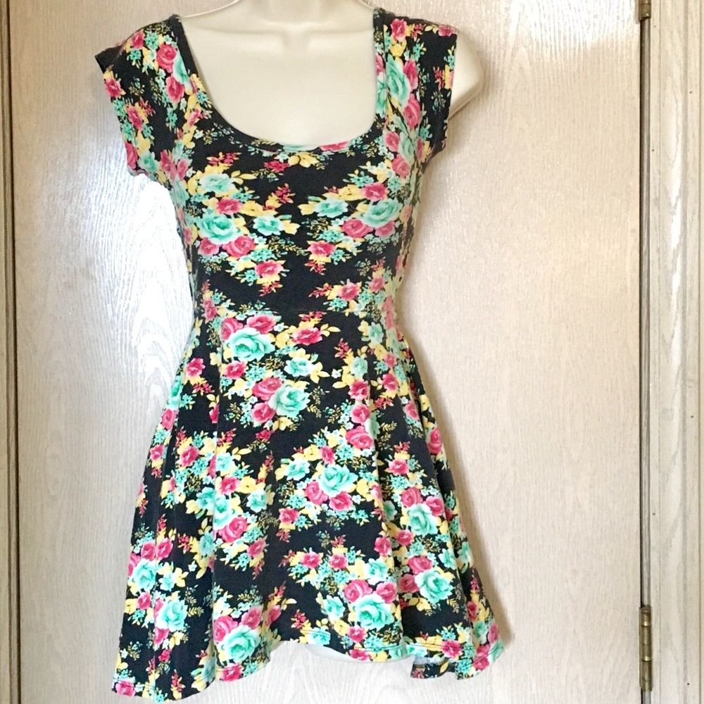 ❌DONATED❌Wet Seal minidress w/crisscross back - M - ✳️SEE DESC